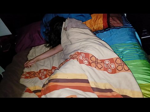 ❤️ Stepson dema ku di xew de ye, xatirê dayika xwe ya ciwan dike. Vîdyoyê porno li me ku.hentai-id.ru ️❤